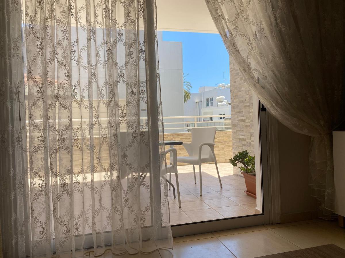 Holiday City Center Daire Larnaca Dış mekan fotoğraf