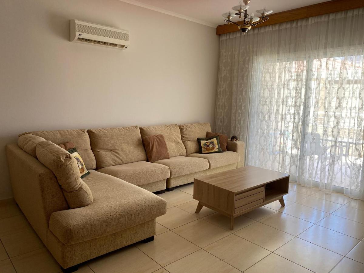 Holiday City Center Daire Larnaca Dış mekan fotoğraf