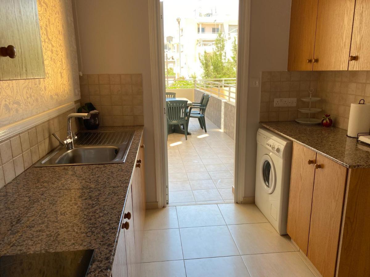 Holiday City Center Daire Larnaca Dış mekan fotoğraf