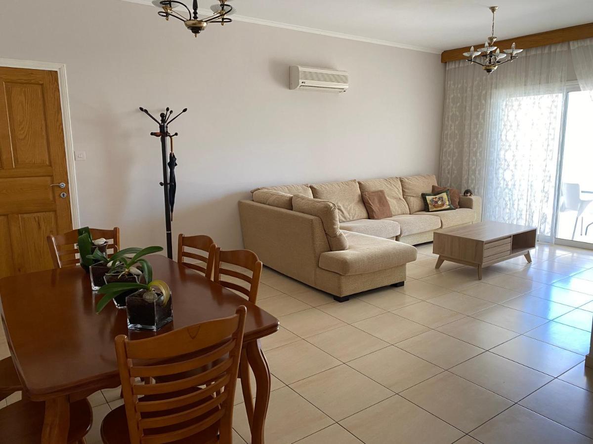 Holiday City Center Daire Larnaca Dış mekan fotoğraf